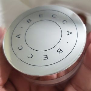 Becca under eye Brightening setting powder